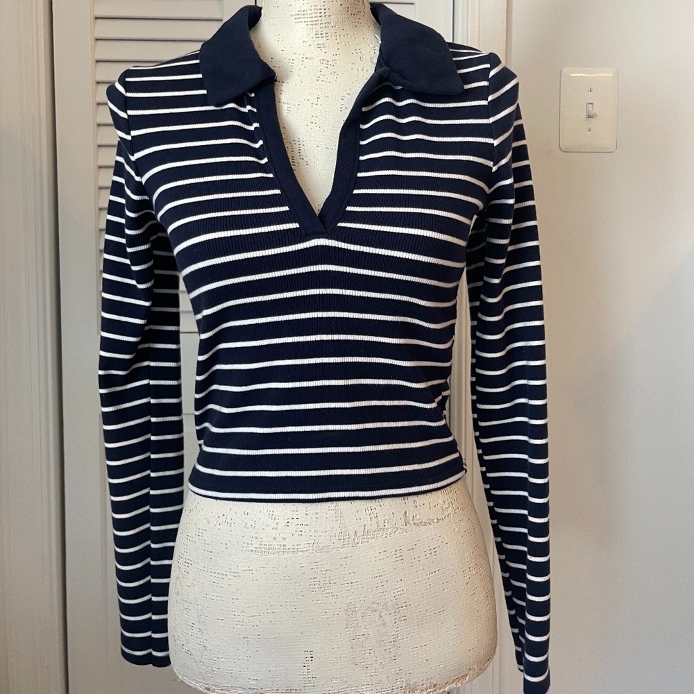 Abecrombie Striped Knit Women's Top-Size S Navy & White